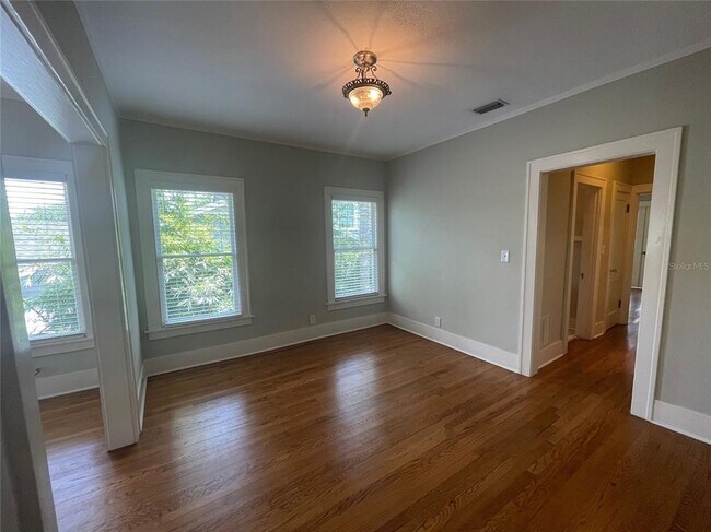 Building Photo - 2114 W Dekle Ave