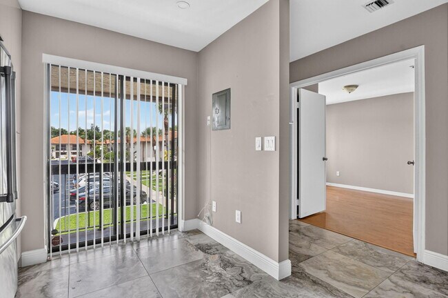 Building Photo - 301 Club Cir