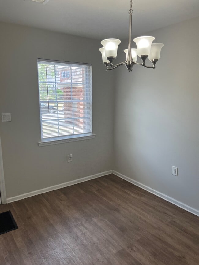 Building Photo - 72 Boyd St