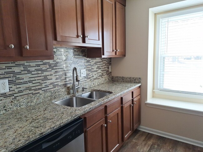 Building Photo - 38 Parkway Dr