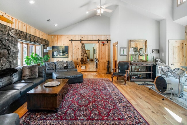 Building Photo - 28940 Golf Way