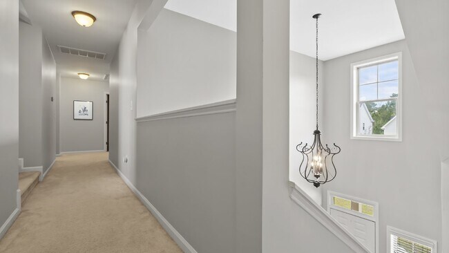 Building Photo - Towne Pointe