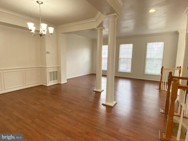 Building Photo - 5633 Sheals Ln