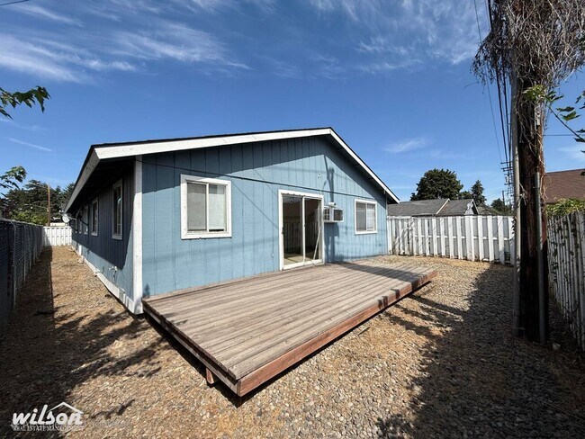Building Photo - 1007 S 17th Ave