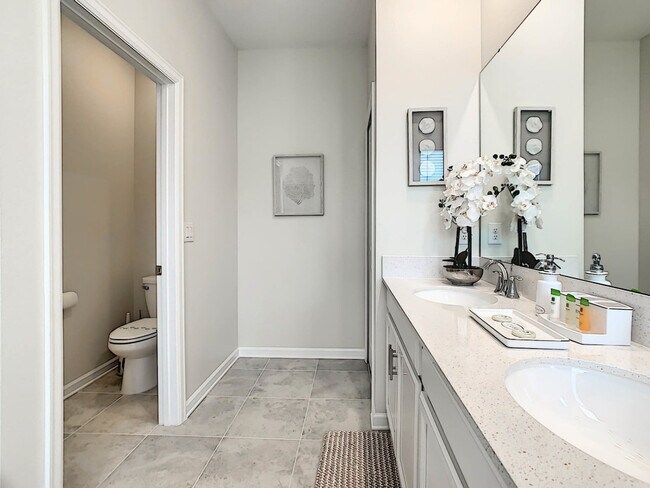 Building Photo - 1147 Drop Ln