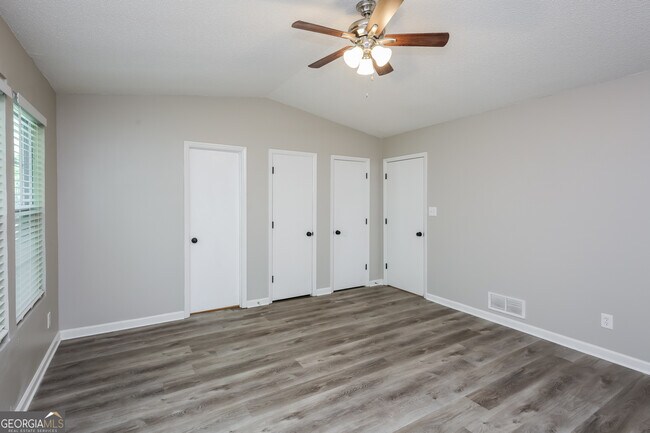 Building Photo - 5642 Riverside Dr