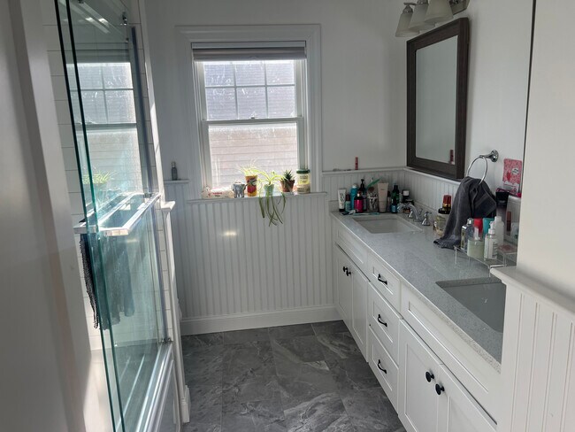 Building Photo - 111-113 Lincoln Ave