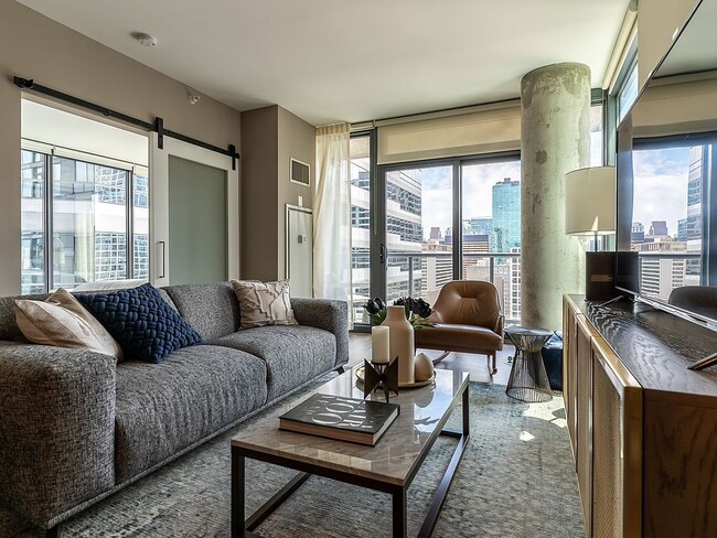 Building Photo - 515 N State St