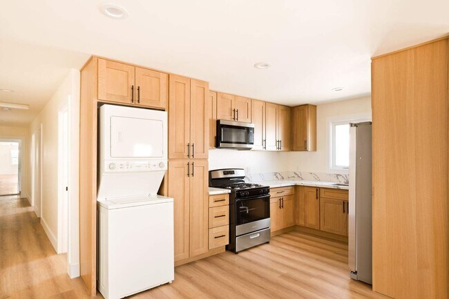 Building Photo - 340 S Ave 56