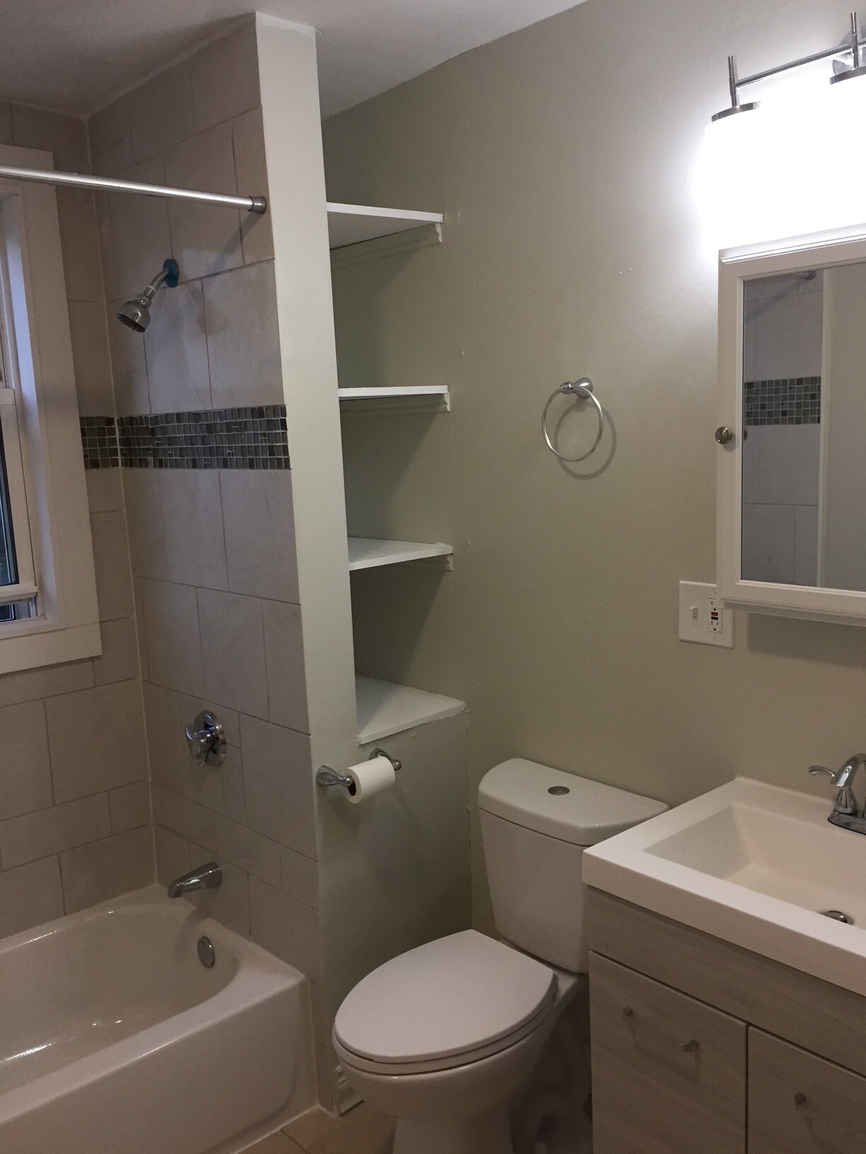 Building Photo - 1488 Hyde Park Ave