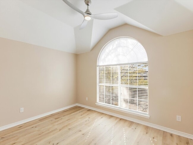 Building Photo - 1622 Stratford Dr