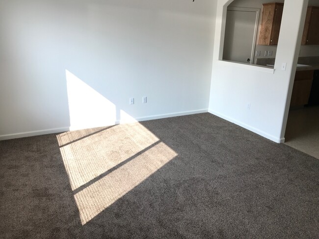 Building Photo - 3099 Bright St