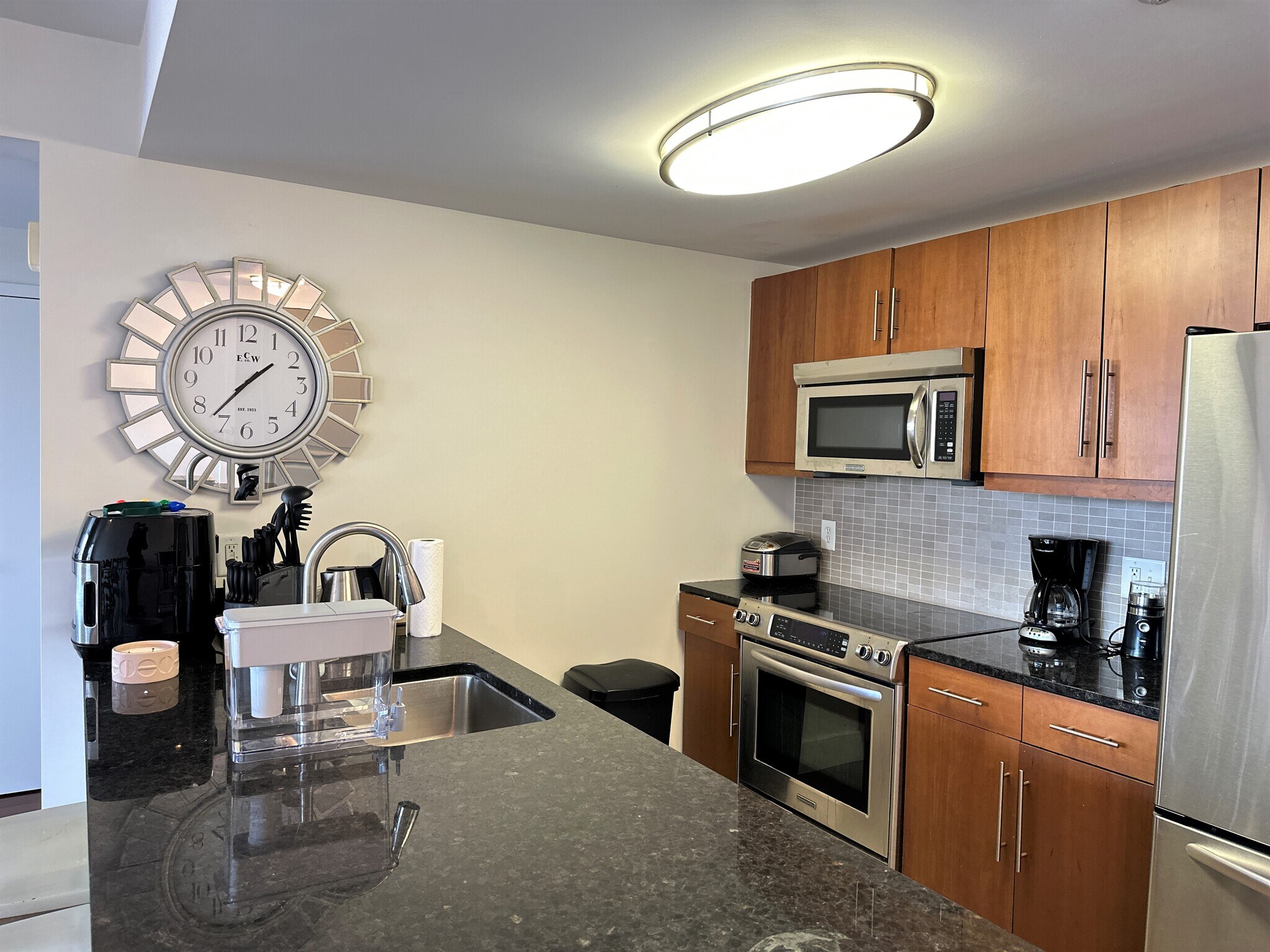 Building Photo - 88 Morgan St