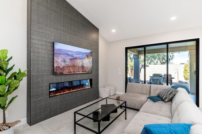 Building Photo - 6768 E Evans Dr