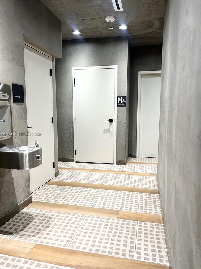 Building Photo - 225 N Miami Ave