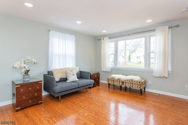 Building Photo - 326 Victor St