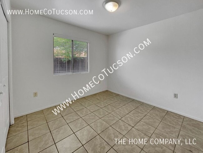 Building Photo - 1421 S Park Ave