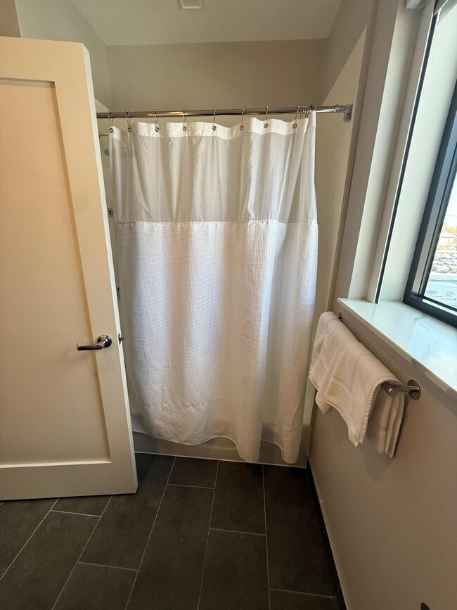 Building Photo - 480 N Main St