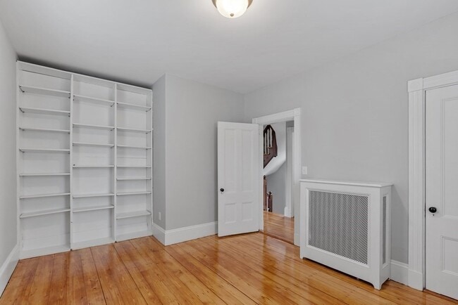 Building Photo - 270 Poplar St
