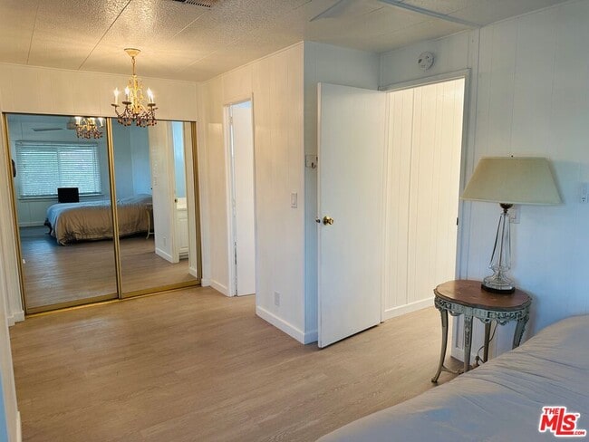 Building Photo - 406 S Paseo Laredo