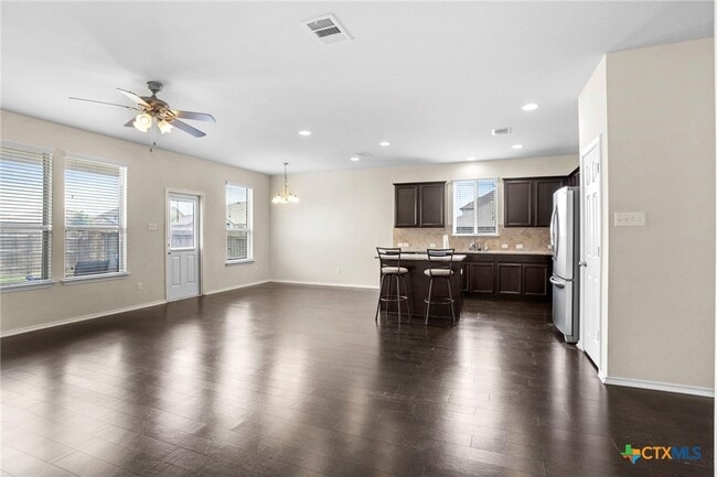Building Photo - 1203 Daffodil Dr
