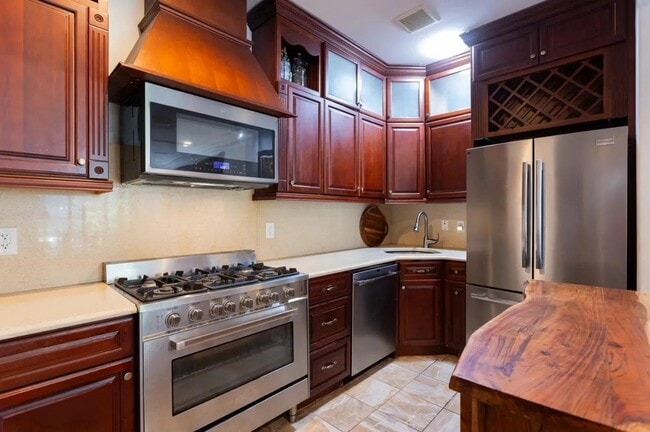Building Photo - 475 W 146th St