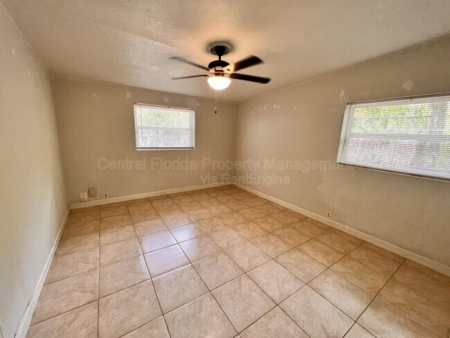Building Photo - 253 Ashwood Dr