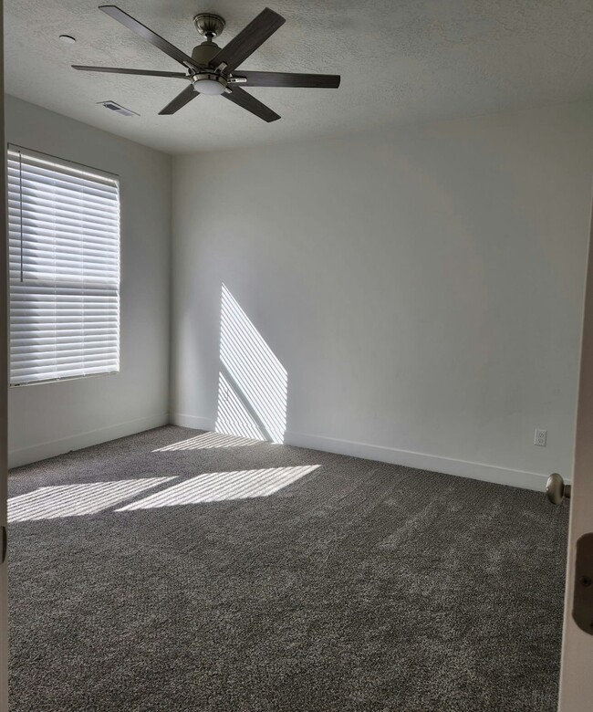 Building Photo - 5088 W Duckhorn Dr