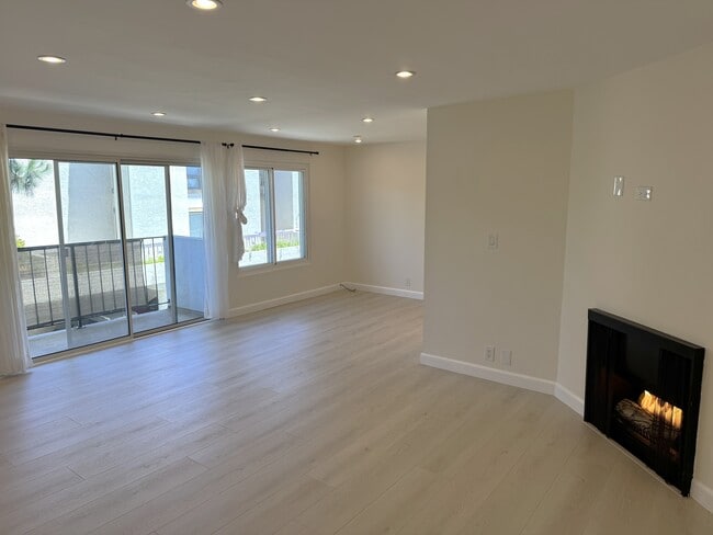 Building Photo - 8163 Redlands St