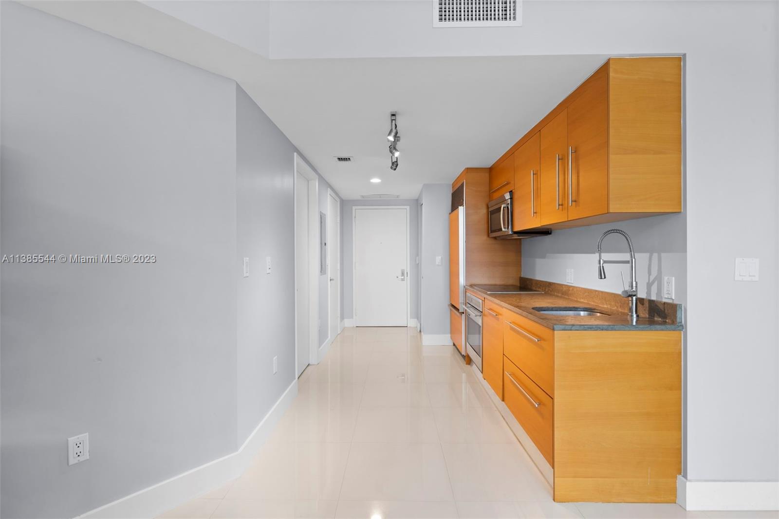 Building Photo - 475 Brickell Ave