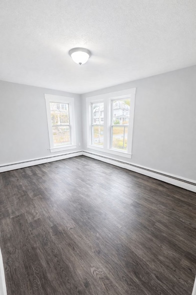 Building Photo - 37 Maple St