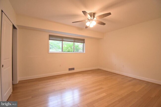 Building Photo - 10650 Weymouth St