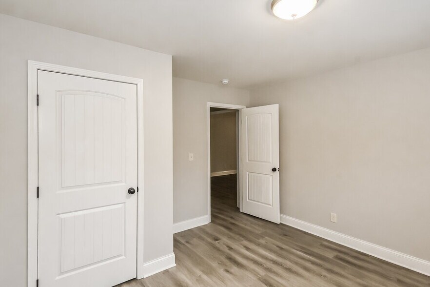 Building Photo - 453 Charleston Pl