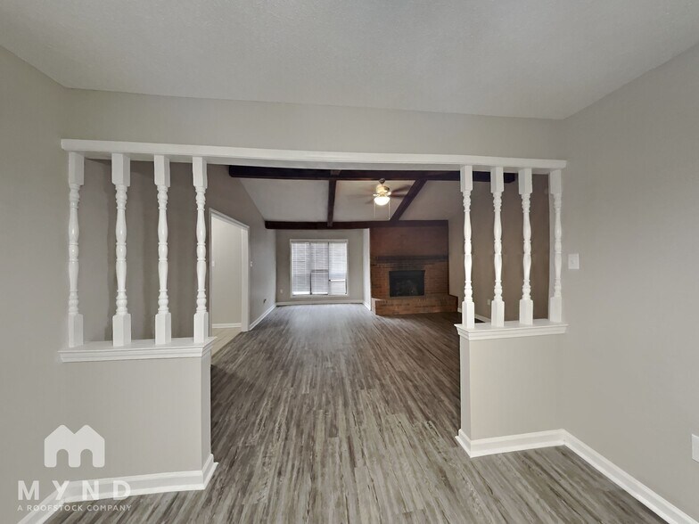 Building Photo - 5867 Willow Springs Dr