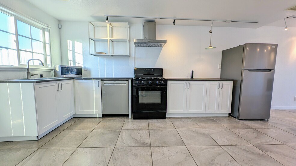 Building Photo - 72404 Cactus Dr