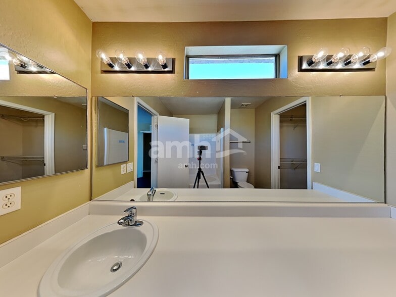 Building Photo - 21843 W Cocopah St