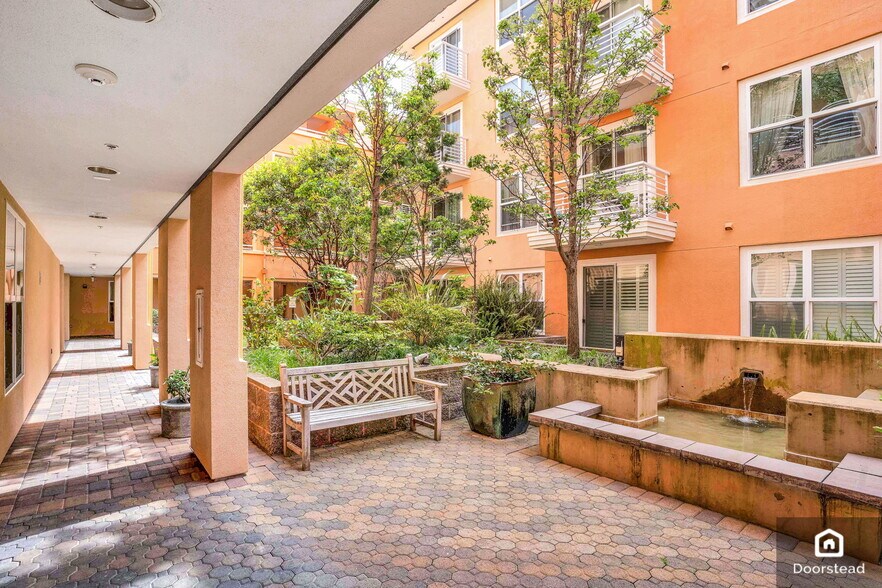 Building Photo - 301 Crescent Ct