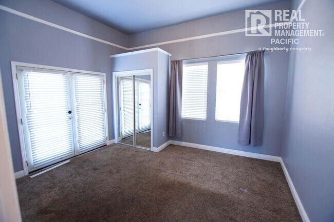 Building Photo - Renovated 5BR Home with Parking & Outdoor ...