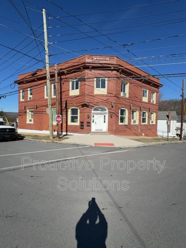 Building Photo - 730 N Main St