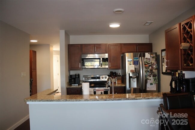 Building Photo - 18749 Vineyard Point Ln