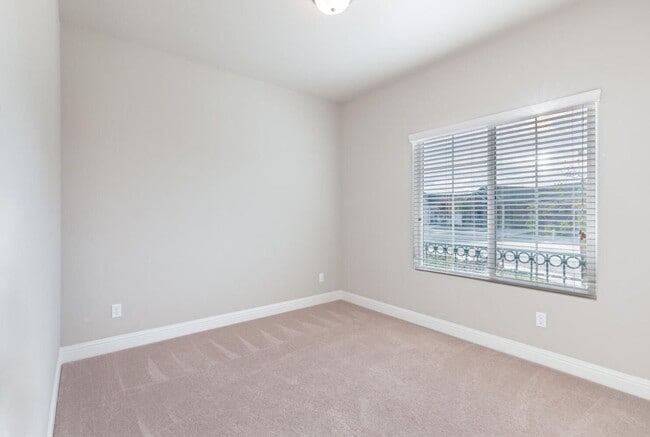 Building Photo - Loma Vista Home on 8800sf Lot for Lease