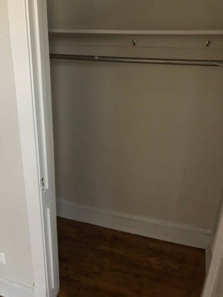 Building Photo - 6364 N Hermitage Ave