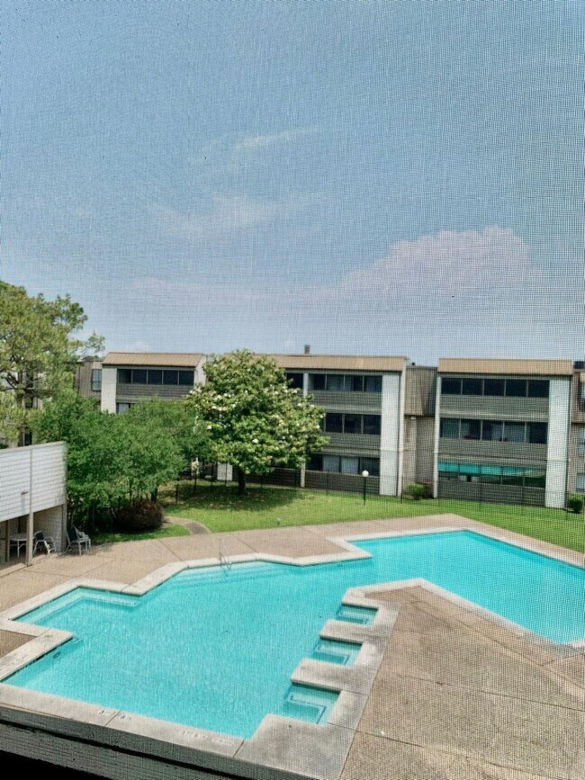 Building Photo - 3055 Walnut Bend Ln