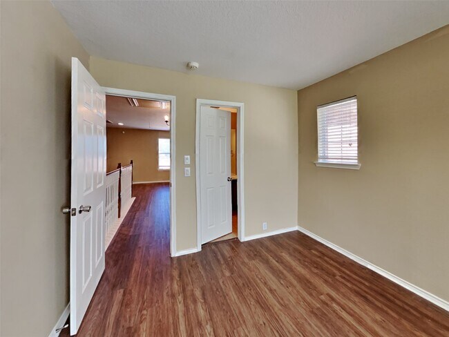 Building Photo - 2807 Bison Bluff