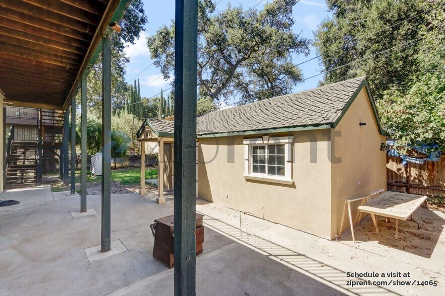 Building Photo - Unit