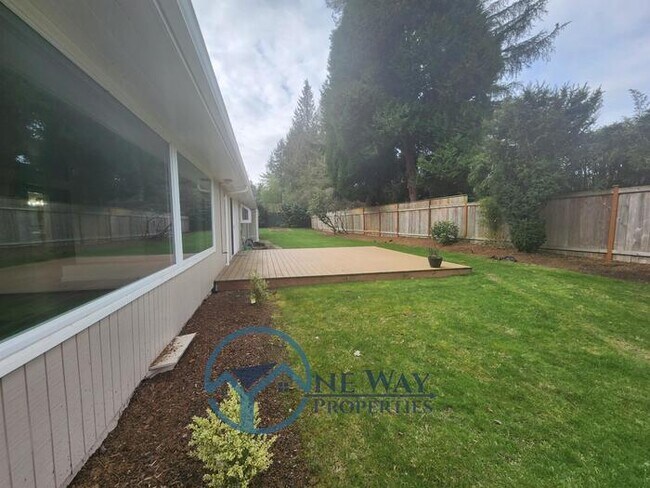 Building Photo - 4624 Grandview Dr W