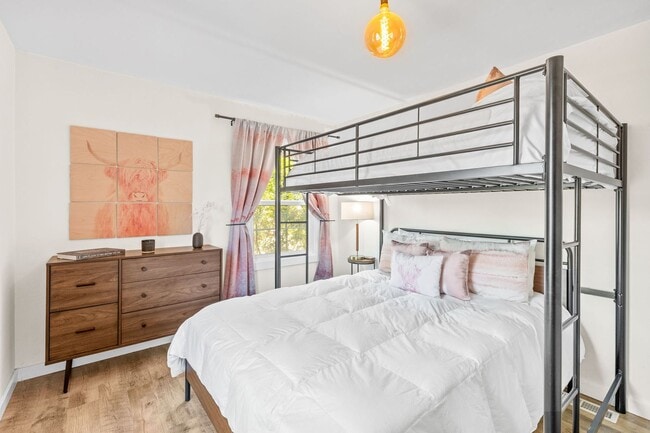 Building Photo - Fully Furnished 3-Bedroom, 1-Bath Modern B...