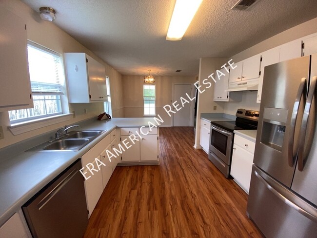 Building Photo - 451 Chris Ln