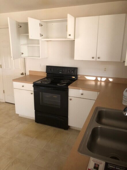 Kitchen - 3508 12th St W