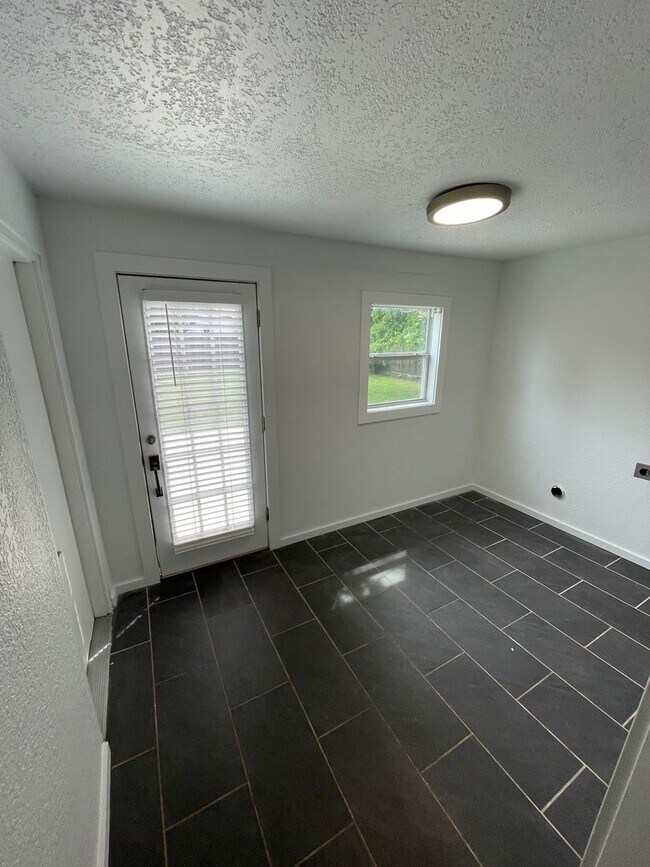 Building Photo - 2257 S Florence Ave